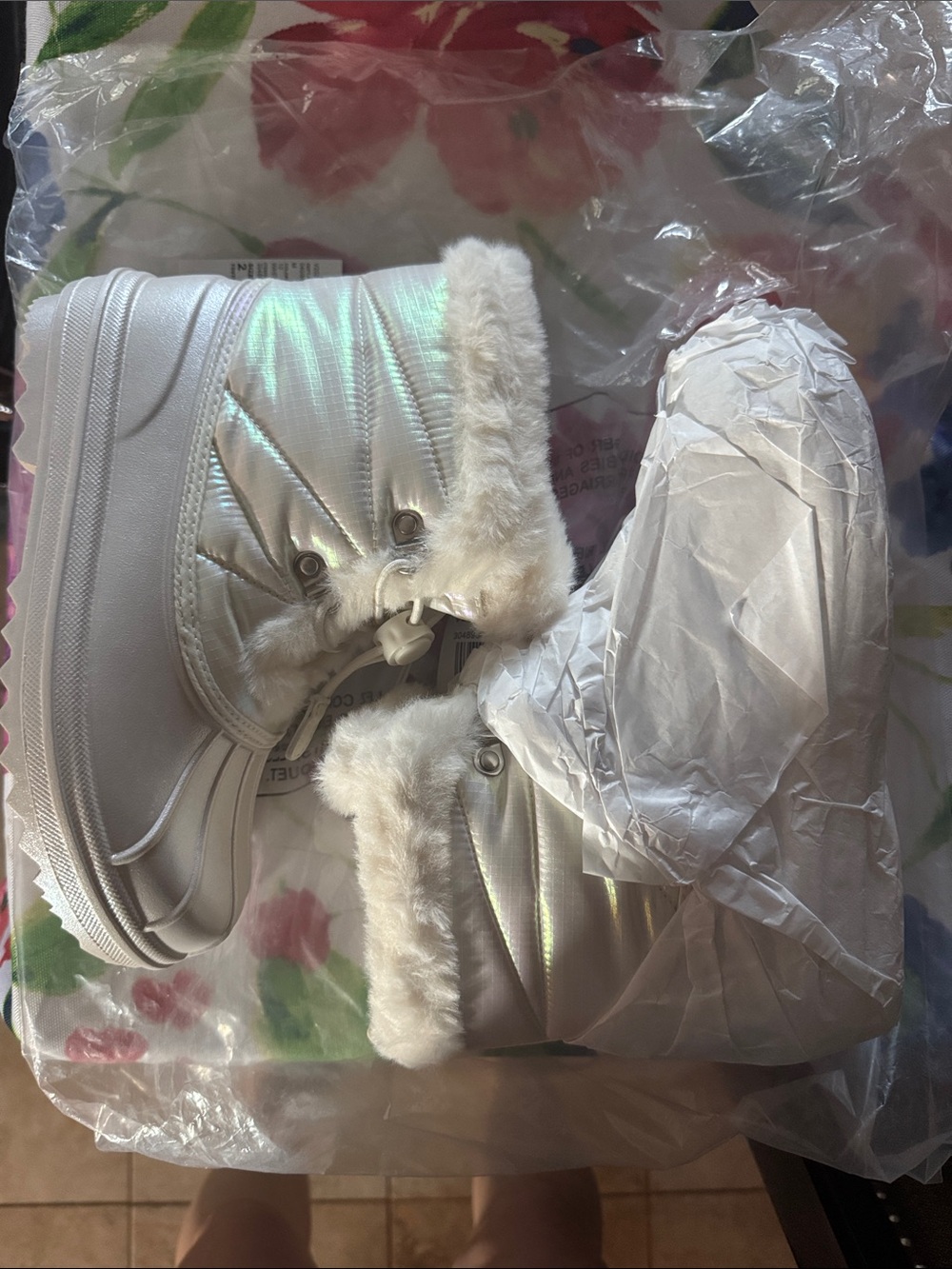 NWT - snow boots Iridescent White Faux Fur Winter Boots